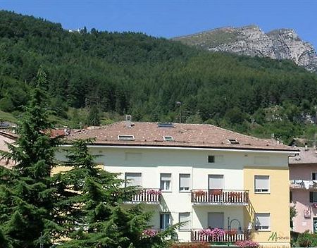 Hotel Martinelli Ronzo-Chienis Exterior photo