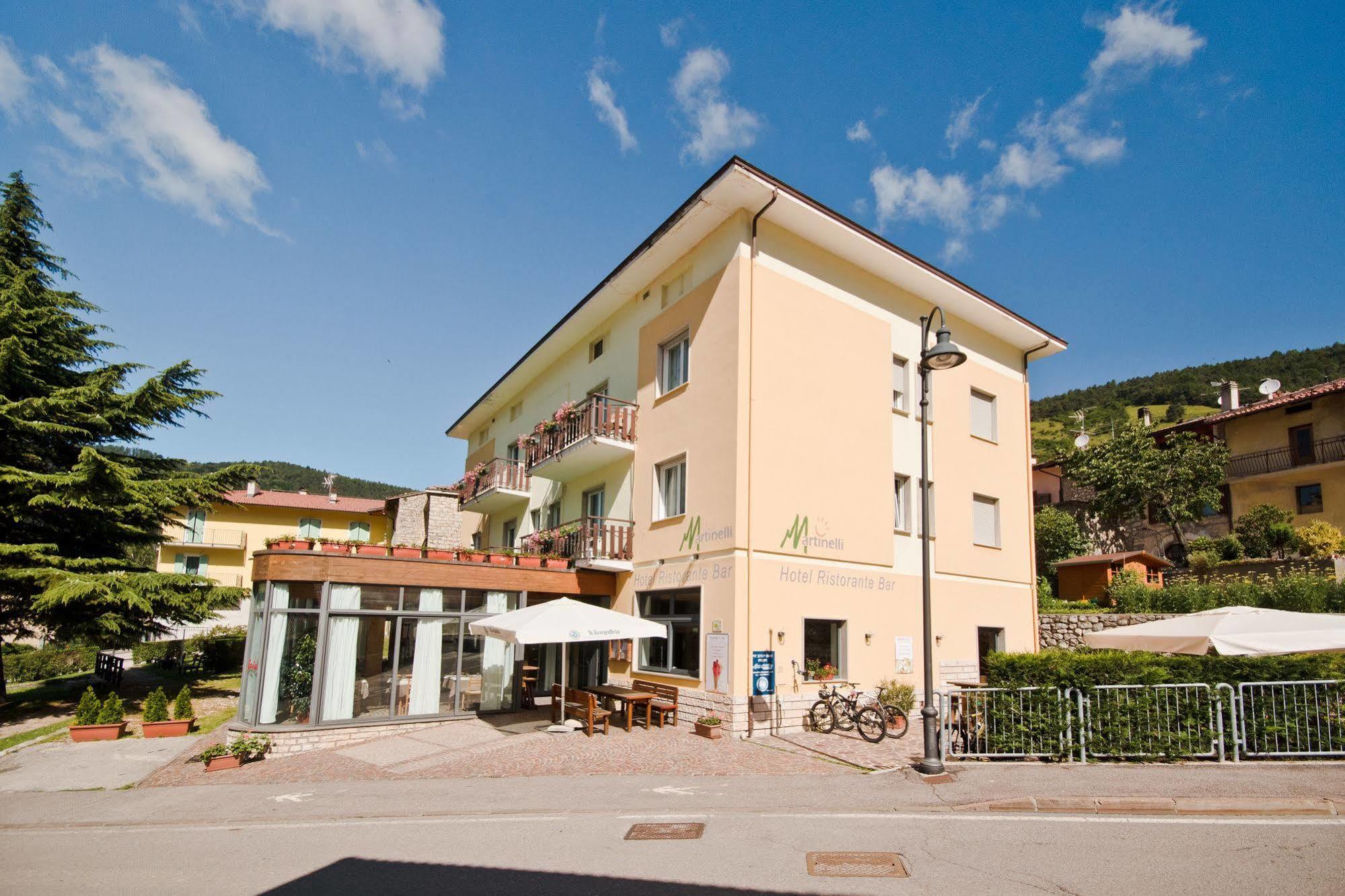 Hotel Martinelli Ronzo-Chienis Exterior photo