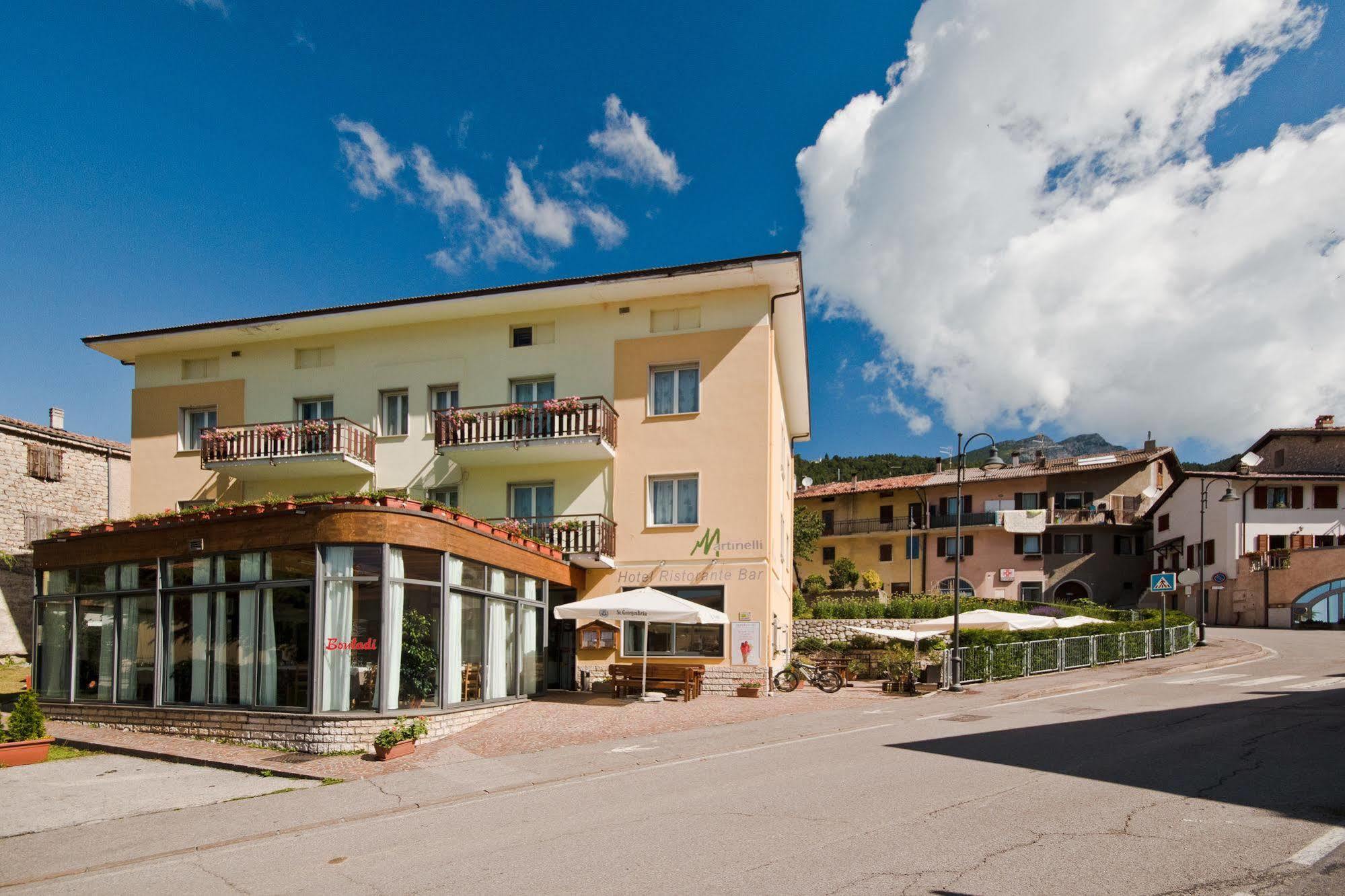 Hotel Martinelli Ronzo-Chienis Exterior photo