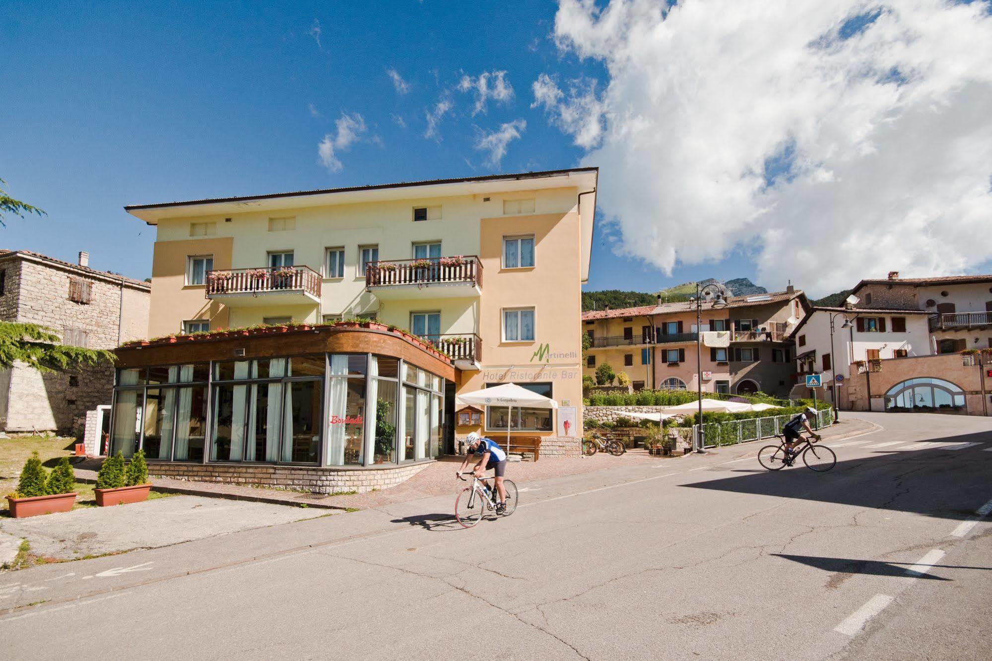Hotel Martinelli Ronzo-Chienis Exterior photo